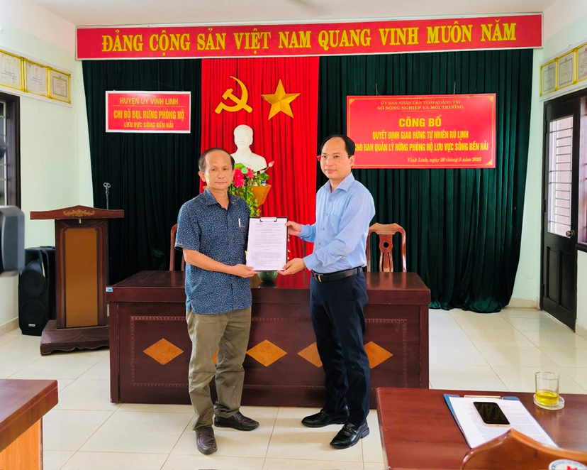 Công bố Quyết định giao rừng và bàn giao rừng tại thực địa khu rừng tự nhiên Rú Lịnh cho Ban quản...